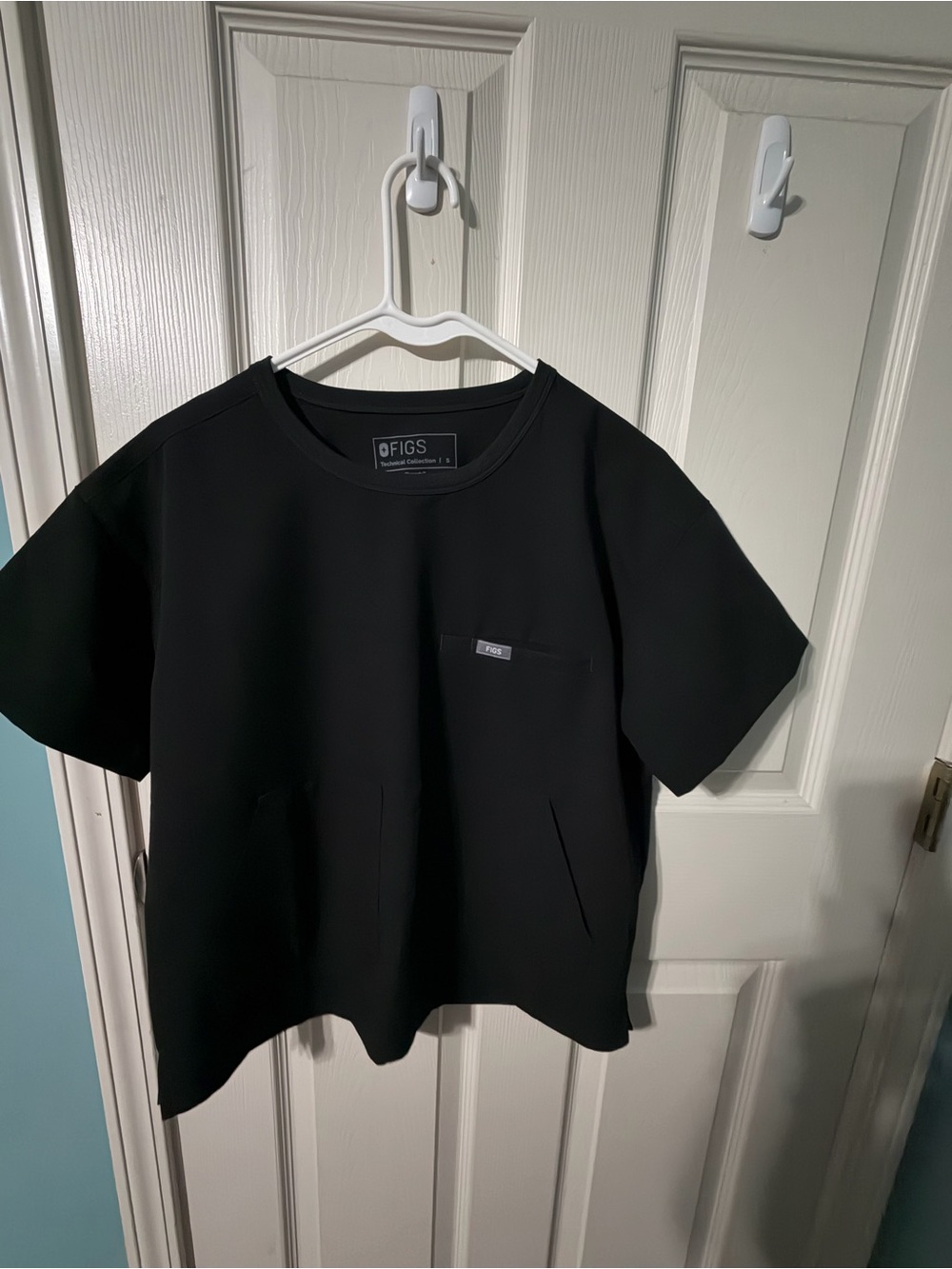 FIGS Women’s Black Scrub Top NWOT Size Small